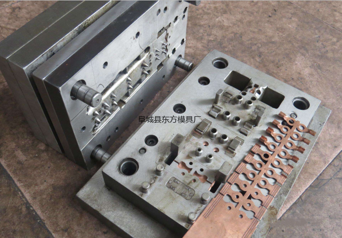 冲压模具